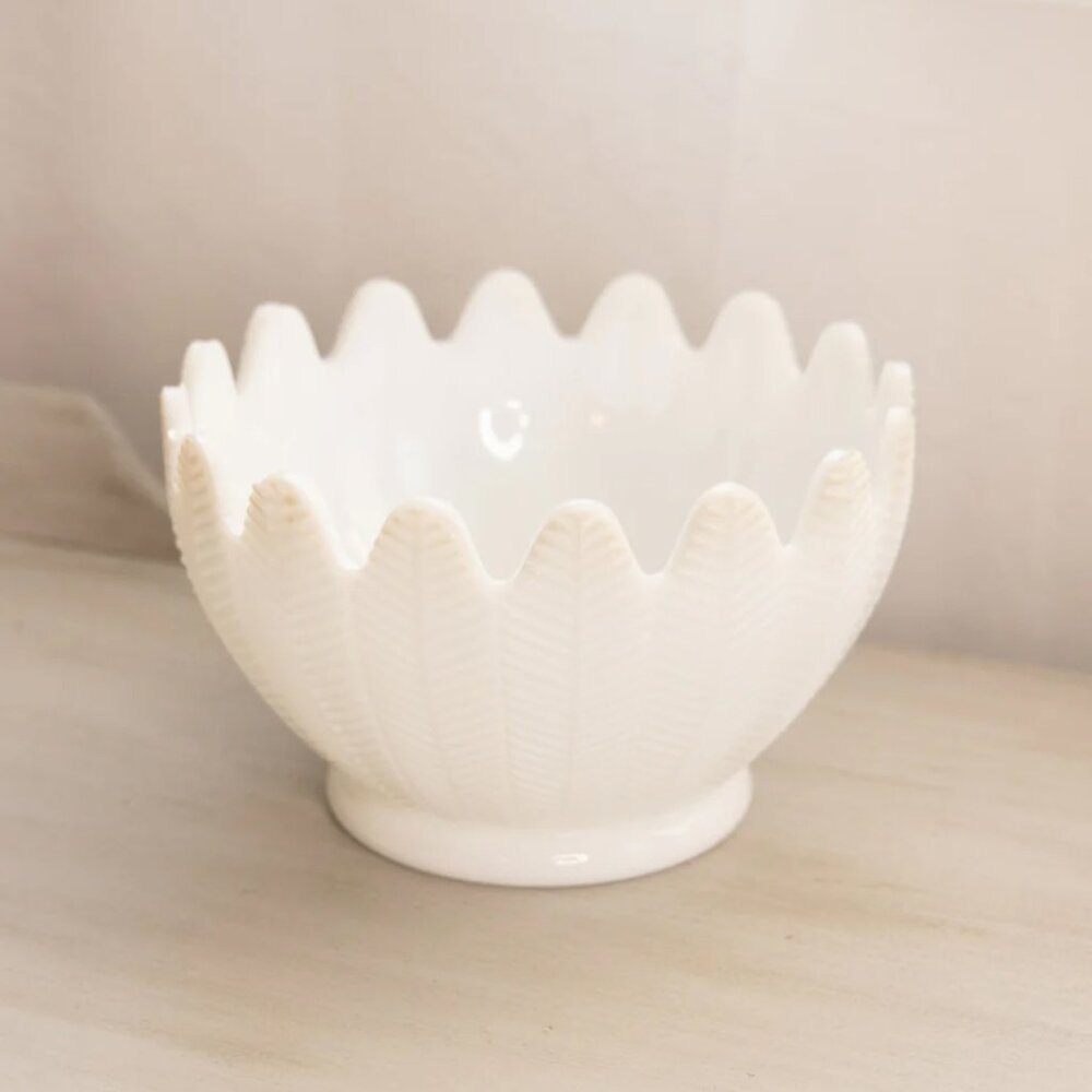 Vintage LE Smith Large White Milk Glass Pointed Fern Pattern Bowl